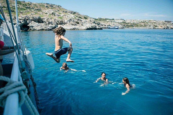 Rhodes Bay to Bay Swim Cruise - Buffet Grego com vinho incluído