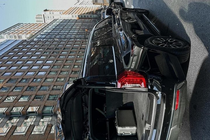 Zwarte SUV-overdracht van of naar JFK, LGA, EWR - alle kosten inbegrepen