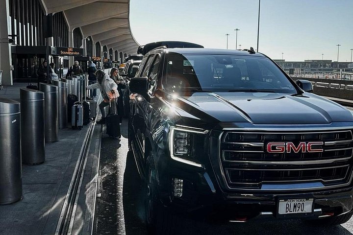 Zwarte SUV-overdracht van of naar JFK, LGA, EWR - alle kosten inbegrepen
