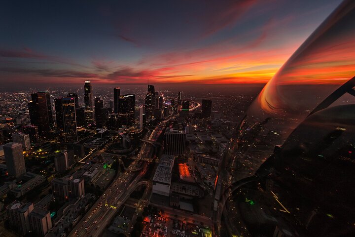 Luci del centro di Los Angeles: il tuo tour privato in elicottero al tramonto e di notte
