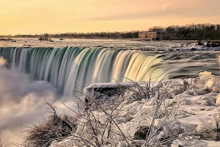 Niagara Falls Canada Guided Walking Tour With Boat Cruise