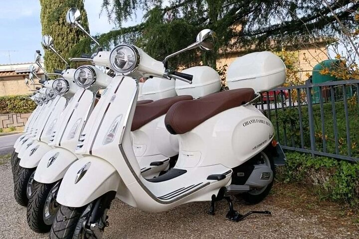 Chianti - Kjør inn i Toscanas solnedgang: Vespa-tur med middag