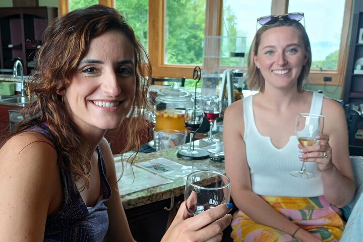 Hoteller i nærheden af NON-BUS 4 Winery Traverse Wine Tour on Old Mission