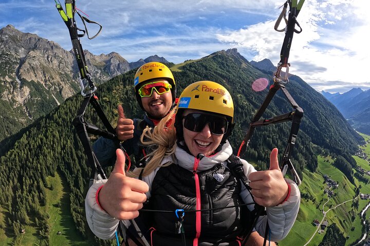 Parapente en tandem avec le champion du monde et son équipe, vallée de Stubai