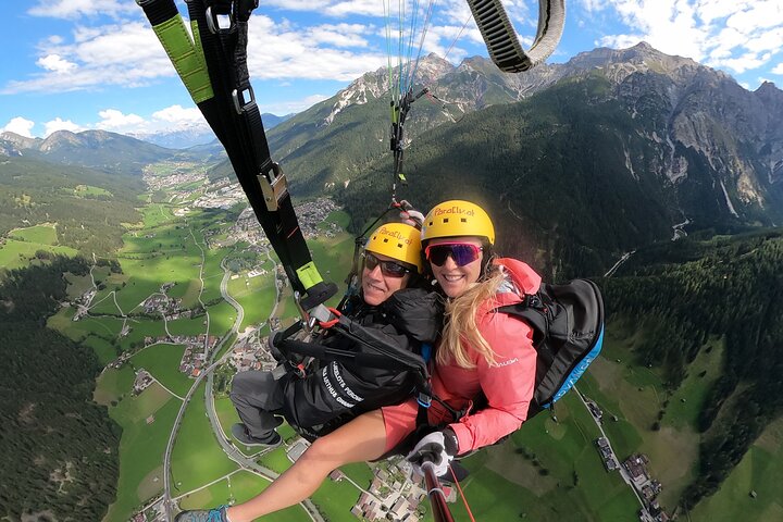 Parapente en tandem avec le champion du monde et son équipe, vallée de Stubai