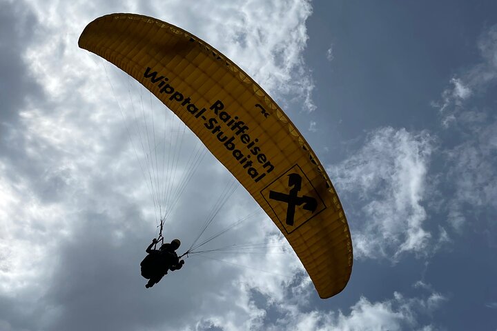 Parapente en tandem avec le champion du monde et son équipe, vallée de Stubai