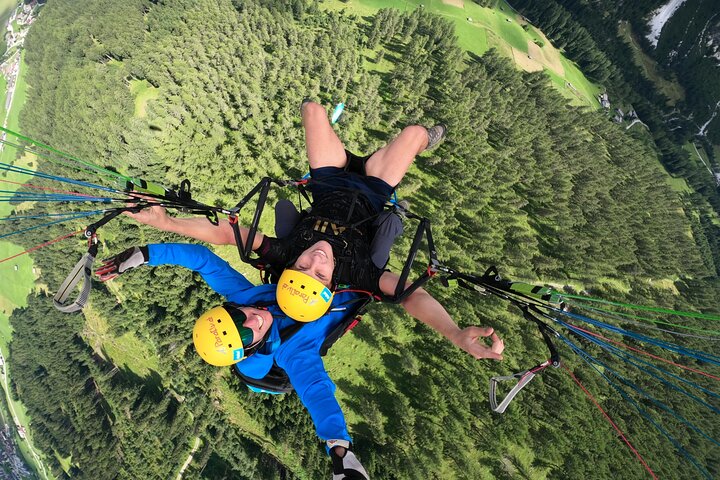 Parapente en tandem avec le champion du monde et son équipe, vallée de Stubai