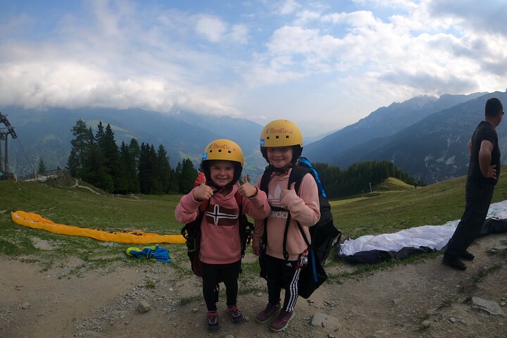 Parapente en tandem avec le champion du monde et son équipe, vallée de Stubai