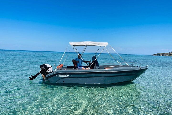 Schiffswrack und Blaue Höhlen - Private Speedboat Tour (bis 6 Personen)