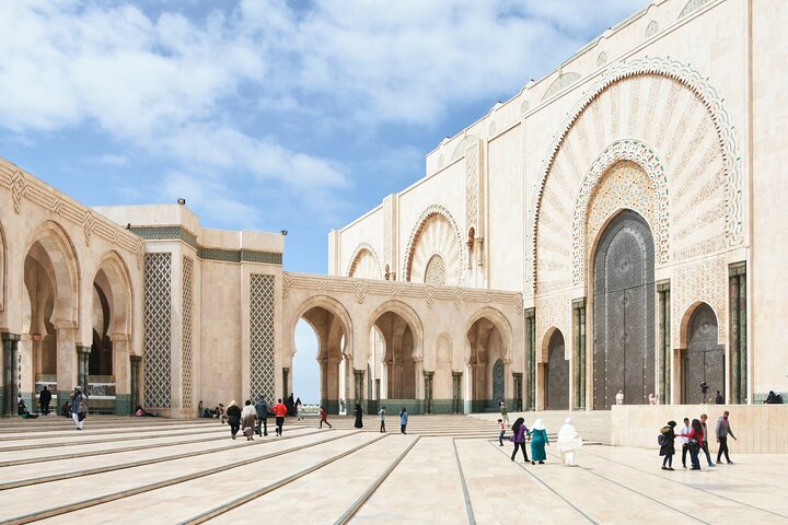 Sla de wachtrij over en toegangskaarten voor de Hassan II-moskee zijn inbegrepen