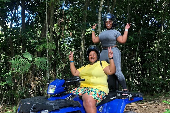 Experiencia en vehículos todo terreno, rafting en bambú y paseos a caballo en Ocho Ríos