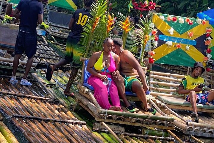 Experiencia en vehículos todo terreno, rafting en bambú y paseos a caballo en Ocho Ríos