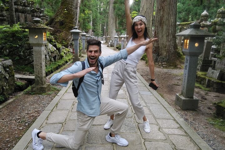 Excursión de medio día a los sitios sagrados del Monte Koya con guía autorizado