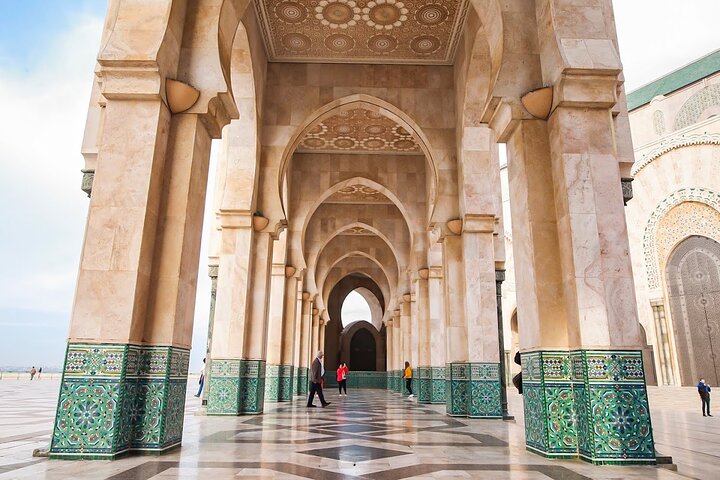 Sla de wachtrij over en toegangskaarten voor de Hassan II-moskee zijn inbegrepen