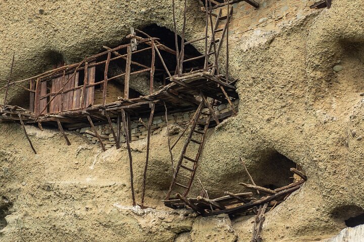 De Atenas: viagem de um dia pela história das cavernas e mosteiros de Meteora de trem