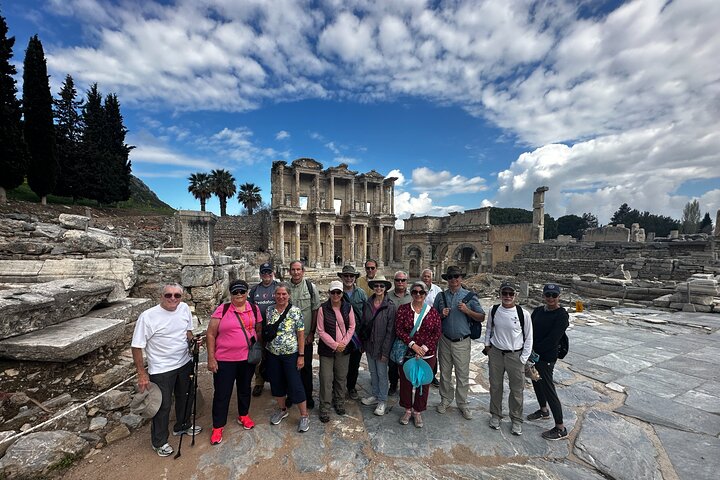 PRIVATE TOUR FOR CRUISERS : Mary's House (Meryemana) と Ephesus