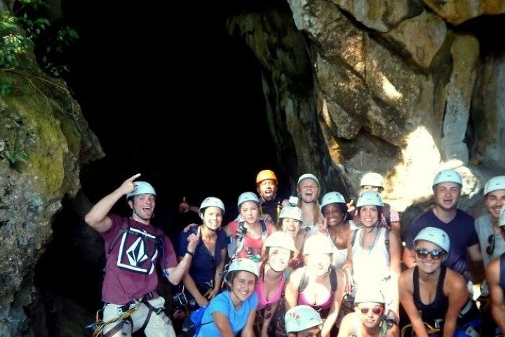 Tour combiné tyrolienne, grotte et spa boueux avec déjeuner aux Fidji
