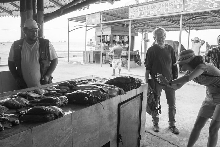 Geschmack Ecuadors : Fischmarkt, Waldweg, lokales Essen & Handwerk