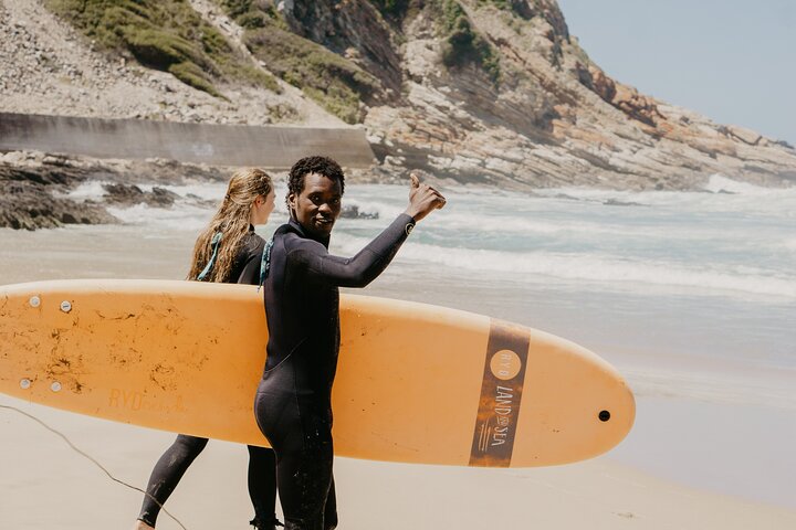 Clases de surf de 1 hora y 15 minutos en Victoria Bay y Wilderness