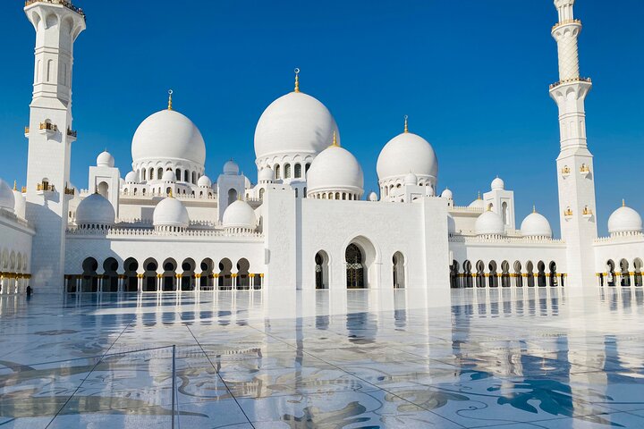 Abu Dhabi Halbtages-Stadtrundfahrt mit Führung - Erlebnis teilen