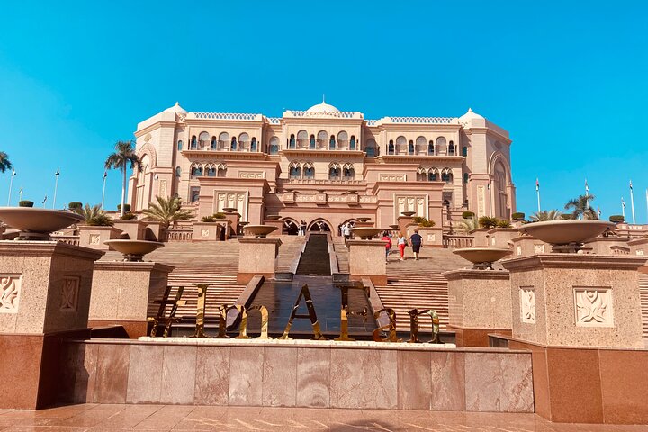 Abu Dhabi Halbtages-Stadtrundfahrt mit Führung - Erlebnis teilen