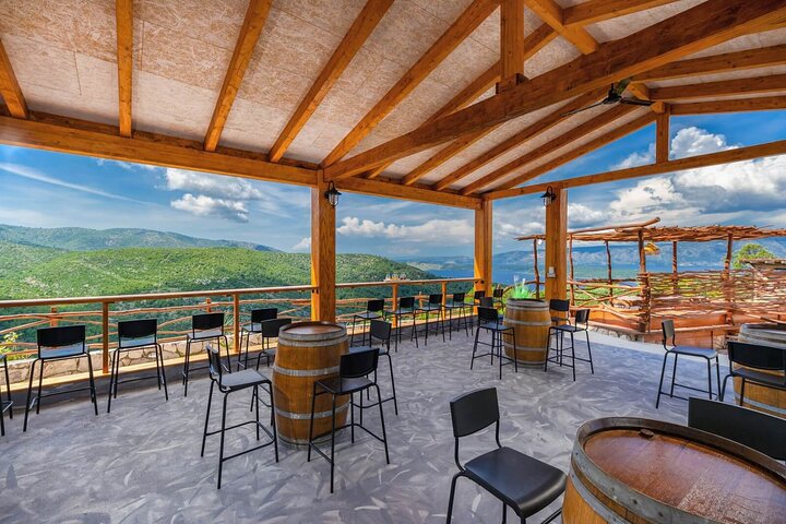 Wijnproeverij Rondreis vanuit Hvar - Familiewijnmakerij op een heuveltop