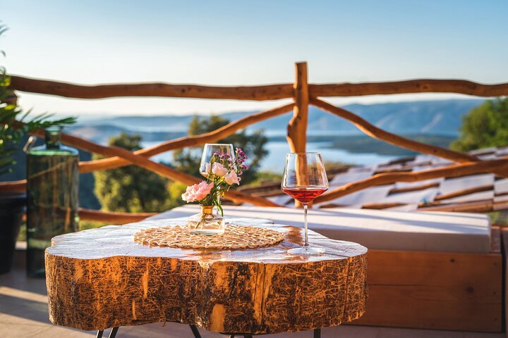Wijnproeverij Rondreis vanuit Hvar - Familiewijnmakerij op een heuveltop