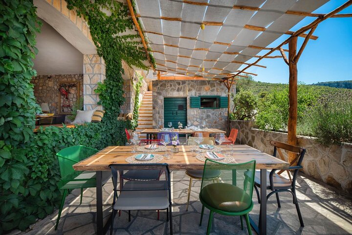 Wijnproeverij Rondreis vanuit Hvar - Familiewijnmakerij op een heuveltop