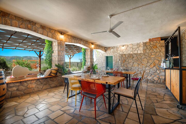 Wijnproeverij Rondreis vanuit Hvar - Familiewijnmakerij op een heuveltop