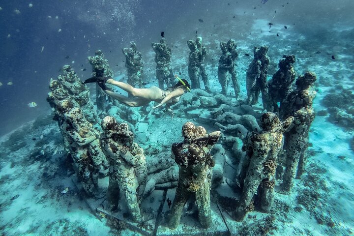 Tour de buceo en grupo por las islas Gili con documentación GoPro