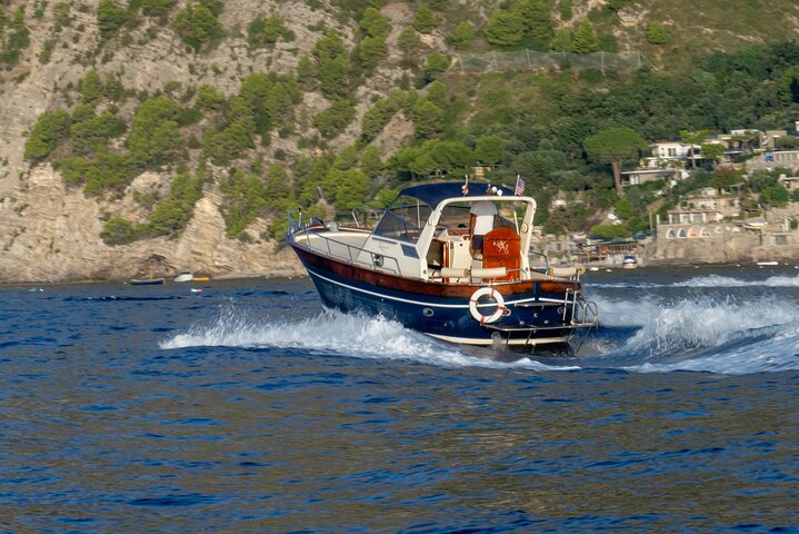 Excursion en bateau en petit groupe : Découvrez la côte amalfitaine au départ de Positano