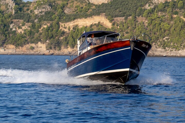 Excursion en bateau en petit groupe : Découvrez la côte amalfitaine au départ de Positano