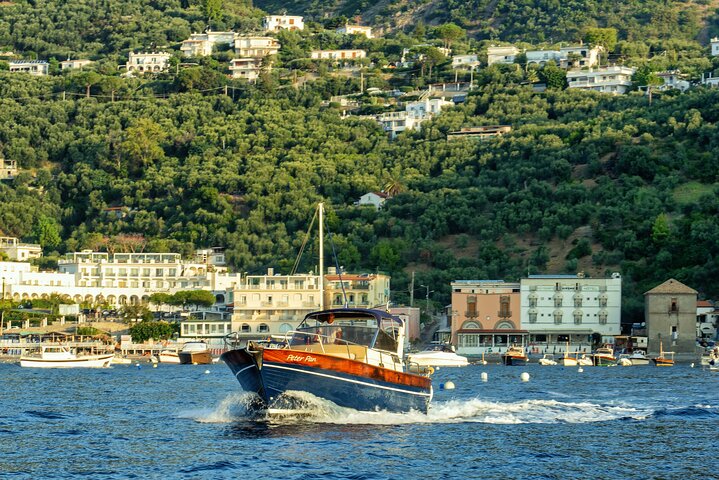 Excursion en bateau en petit groupe : Découvrez la côte amalfitaine au départ de Positano