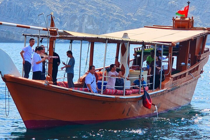 Volledige dag Dhow: Khasab, Musandam: dolfijnen, snorkelen en fjorden