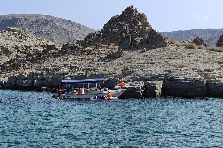 Volledige dag Dhow: Khasab, Musandam: dolfijnen, snorkelen en fjorden