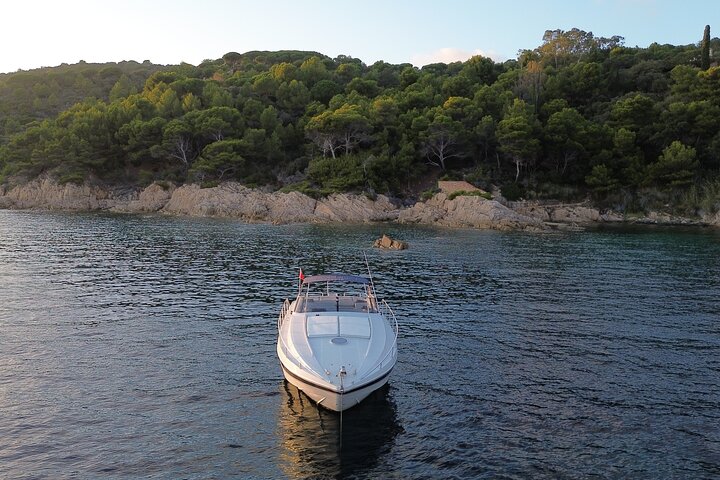 Alquiler de yate privado de medio día en nuestro Pershing 40 en Saint Tropez