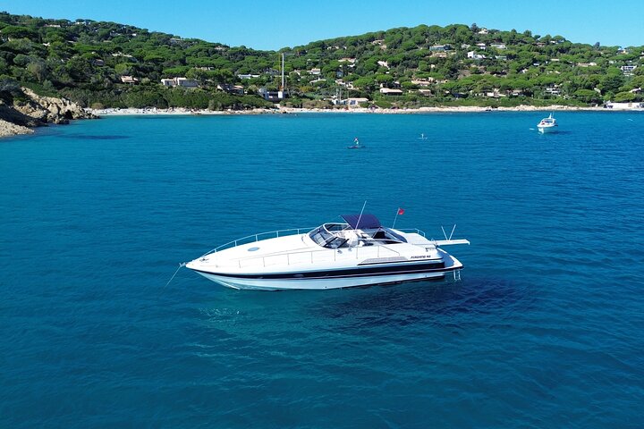 Privéjachtcharter van een hele dag op onze Pershing 40 in Saint Tropez