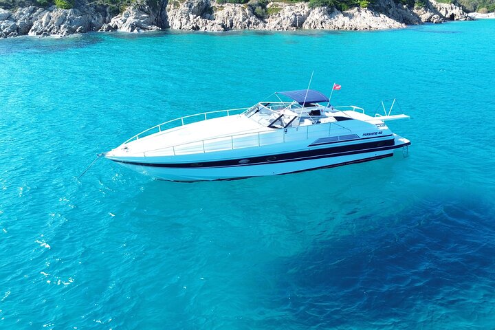 Privéjachtcharter van een hele dag op onze Pershing 40 in Saint Tropez