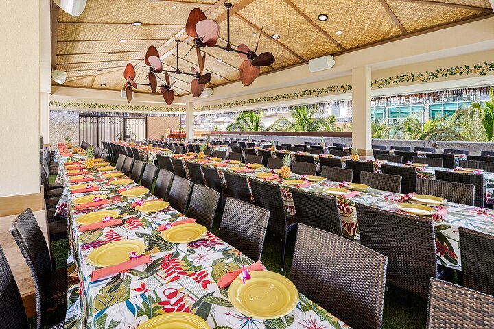 Buffet Waikiki Luau con biglietto opzionale per lo spettacolo Rock-A-Hula