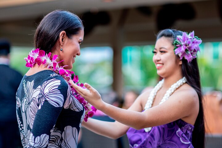 Buffet Waikiki Luau con biglietto opzionale per lo spettacolo Rock-A-Hula