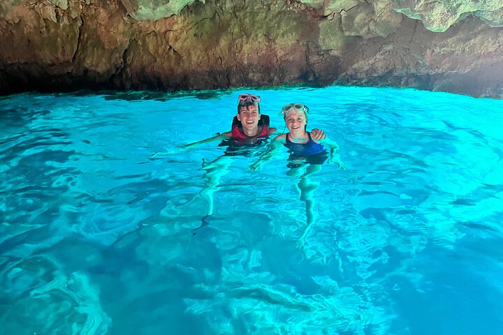 Cuevas inexploradas y paraíso para practicar snorkel: tour en kayak por Cala Granadella