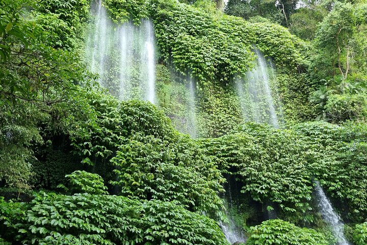 Lombok Tour privado Cascada y pueblo tradicional, incluida la playa