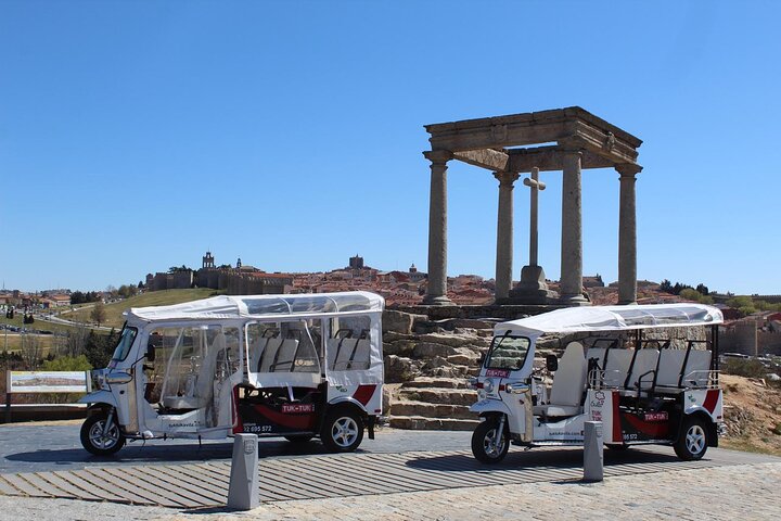Tour guidato completo di Ávila in tuk-tuk con soste (1 ora)