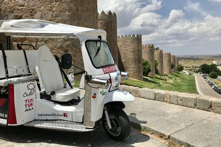 Tour guidato completo di Ávila in tuk-tuk con soste (1 ora)