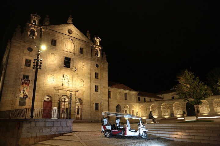 Tour guidato completo di Ávila in tuk-tuk con soste (1 ora)