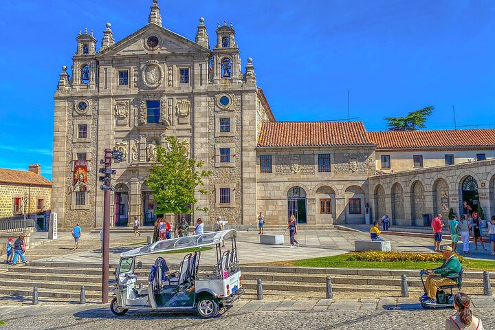 Tour guidato completo di Ávila in tuk-tuk con soste (1 ora)