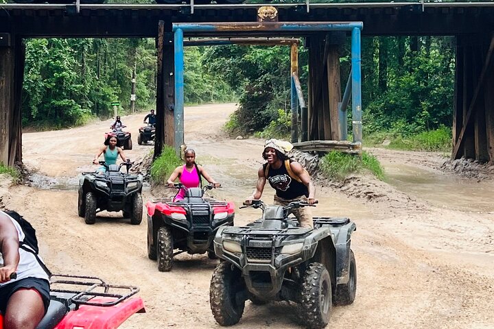 Entrada para o HTX Adventure Park – A taxa de aluguer do ATV não está incluída
