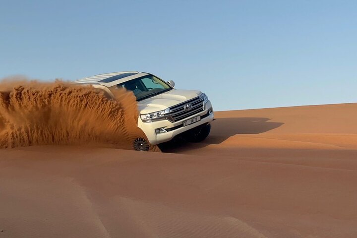 Luksuriøs ørkensafari i Dubai med quad bike, kamelritt og BBQ-middag