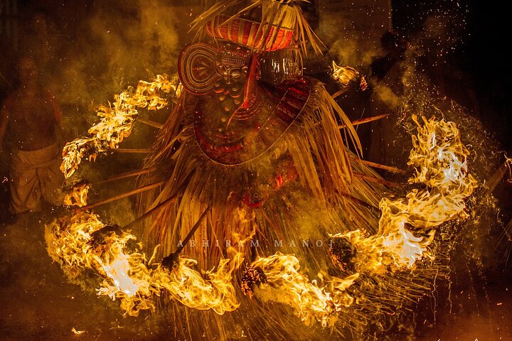 Theyyam rituele verkenning privétour in Kannur met pick-up