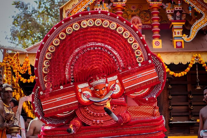 Theyyam rituele verkenning privétour in Kannur met pick-up